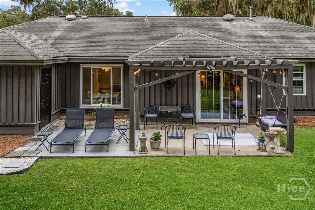 Image 34 of property listing at 26 River Oaks Road, Savannah, GA 31410