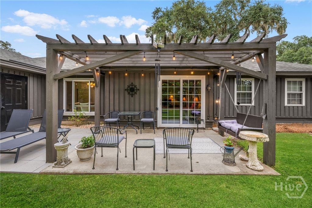 Image 35 of property listing at 26 River Oaks Road, Savannah, GA 31410