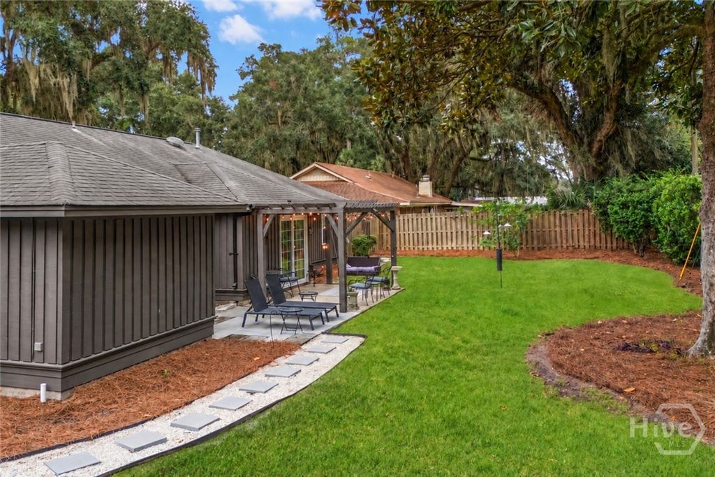 Image 37 of property listing at 26 River Oaks Road, Savannah, GA 31410