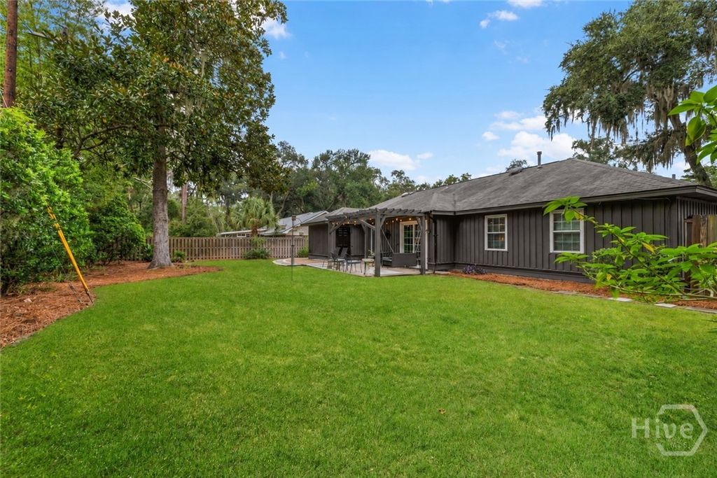 Image 38 of property listing at 26 River Oaks Road, Savannah, GA 31410