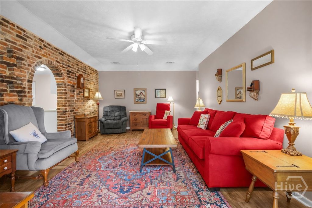 Image 7 of property listing at 26 River Oaks Road, Savannah, GA 31410