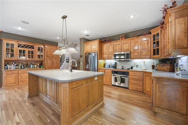 14535 NW 63rd Street, Parkville, MO 64152