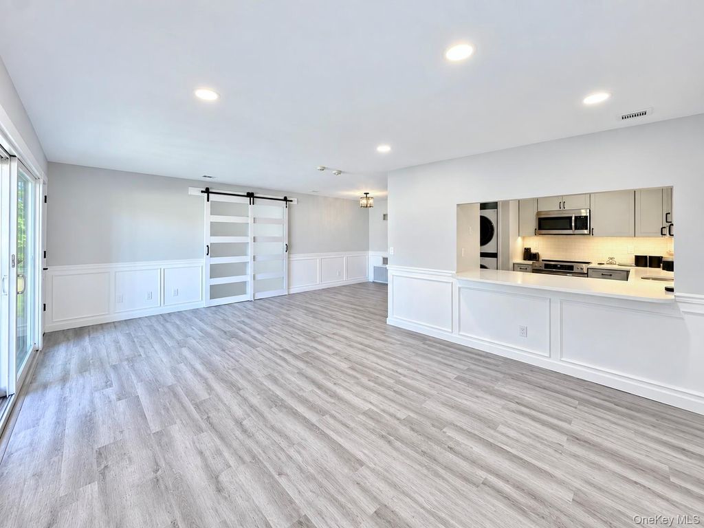 162 Cambridge Drive, Copiague, NY 11726 — photo 5