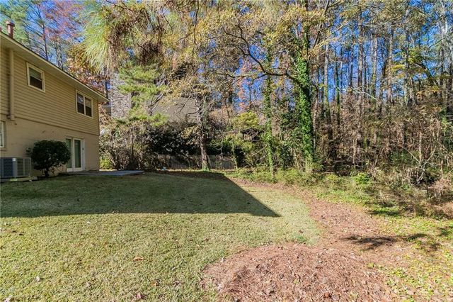633 Larchmont NW Circle, Atlanta, GA 30318