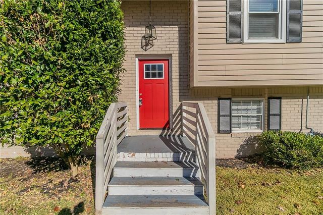 633 Larchmont NW Circle, Atlanta, GA 30318