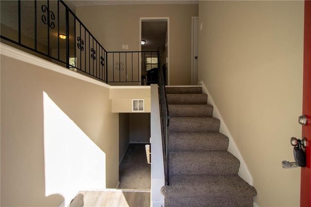 633 Larchmont NW Circle, Atlanta, GA 30318