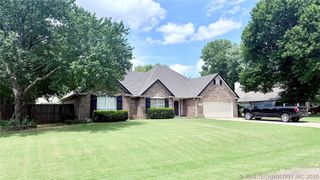 725 W 98th Street, Jenks, OK 74037