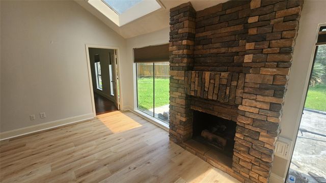 2127 Manor Green Drive, Houston, TX 77077