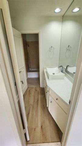 2127 Manor Green Drive, Houston, TX 77077