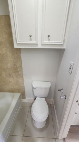 2127 Manor Green Drive, Houston, TX 77077