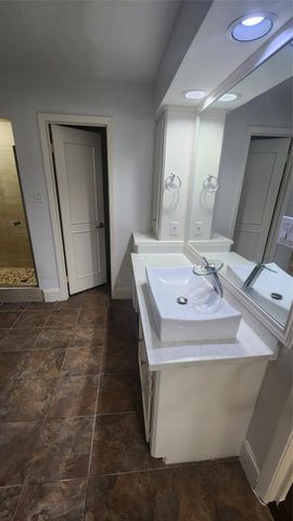 2127 Manor Green Drive, Houston, TX 77077
