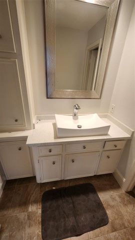 2127 Manor Green Drive, Houston, TX 77077