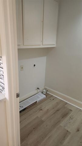 2127 Manor Green Drive, Houston, TX 77077