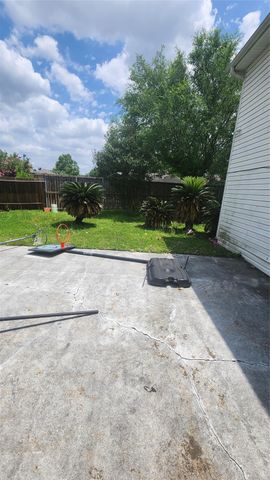2127 Manor Green Drive, Houston, TX 77077