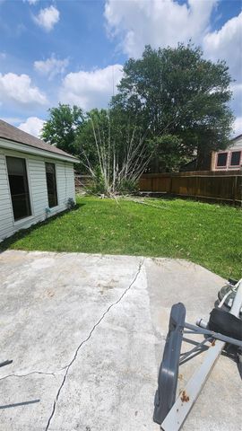 2127 Manor Green Drive, Houston, TX 77077