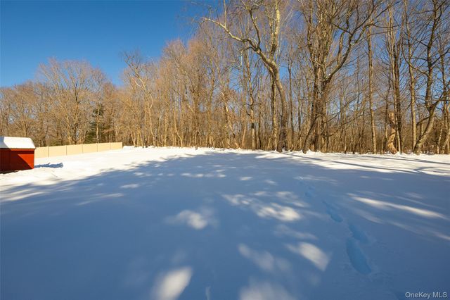 29 McAllister Drive, Pleasant Valley, NY 12569