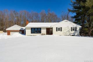 29 McAllister Drive, Pleasant Valley, NY 12569