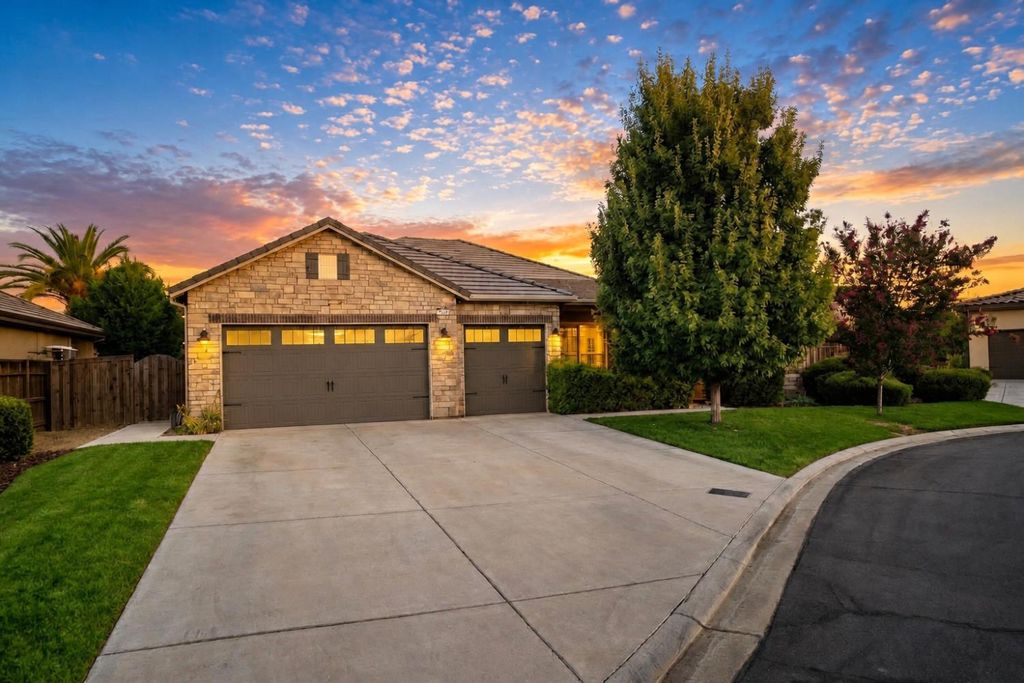 Image 1 of property listing at 10963 E Egret, Clovis, CA 93619