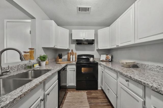 461 Trails End Drive, Cleveland, TX 77328