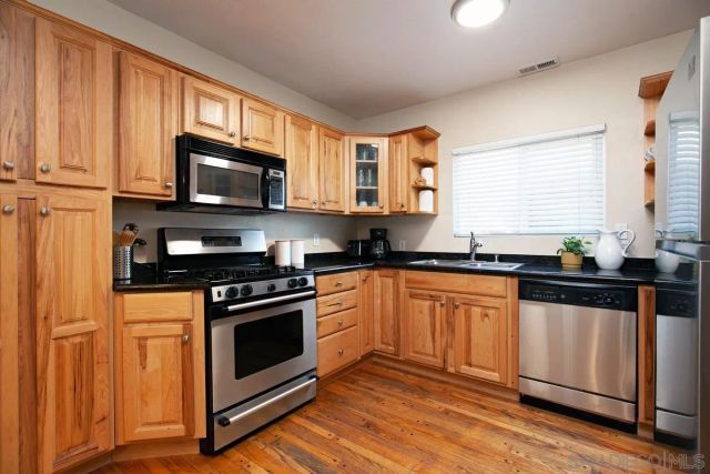 3973 8th, San Diego, CA 92103