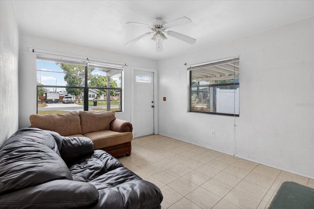 2480 18TH AVENUE N, St Petersburg, FL 33713