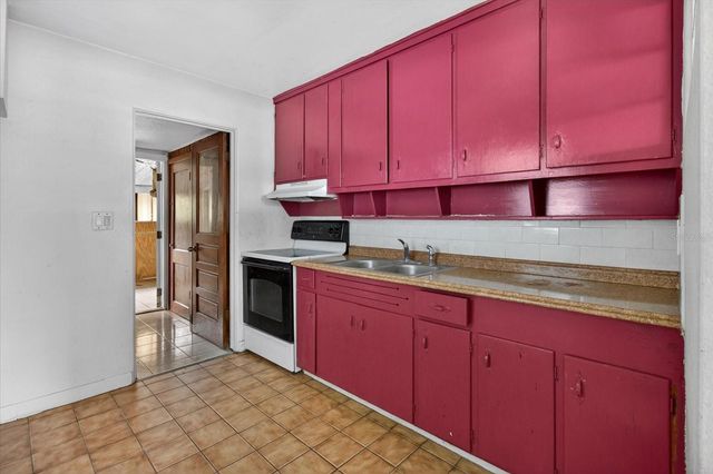 2480 18TH AVENUE N, St Petersburg, FL 33713