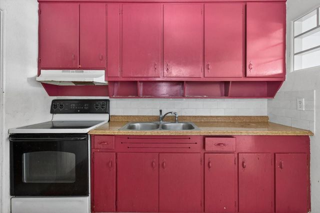 2480 18TH AVENUE N, St Petersburg, FL 33713