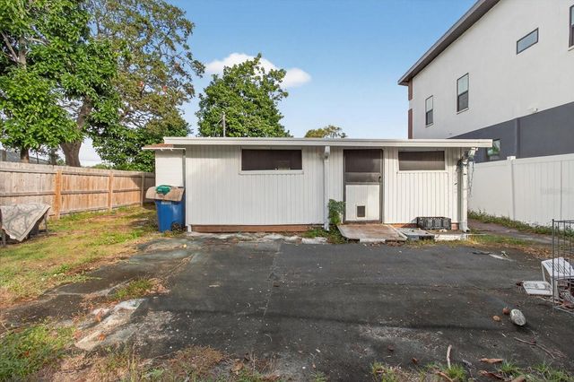 2480 18TH AVENUE N, St Petersburg, FL 33713