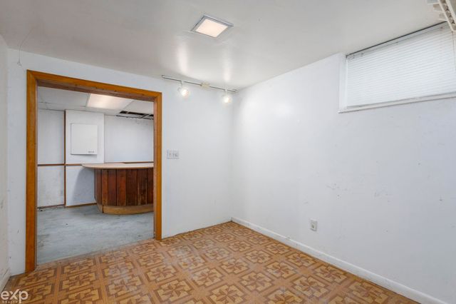 635 E Tennyson Avenue, Pontiac, MI 48340