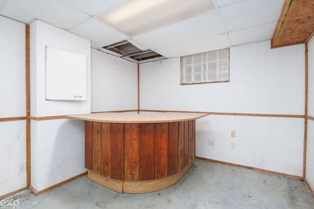 635 E Tennyson Avenue, Pontiac, MI 48340