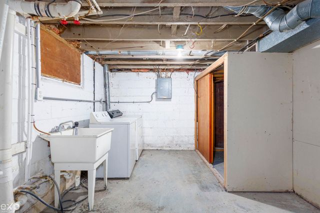 635 E Tennyson Avenue, Pontiac, MI 48340