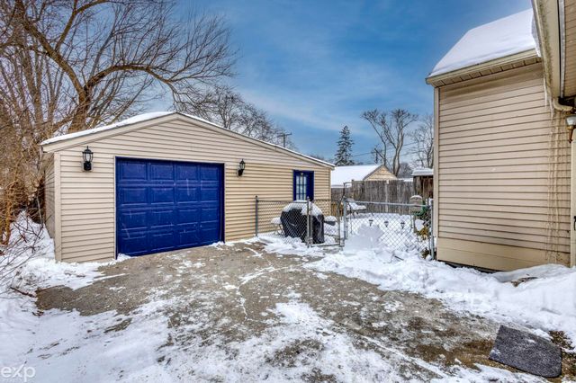 635 E Tennyson Avenue, Pontiac, MI 48340