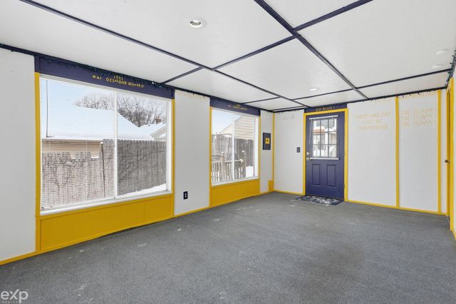 635 E Tennyson Avenue, Pontiac, MI 48340