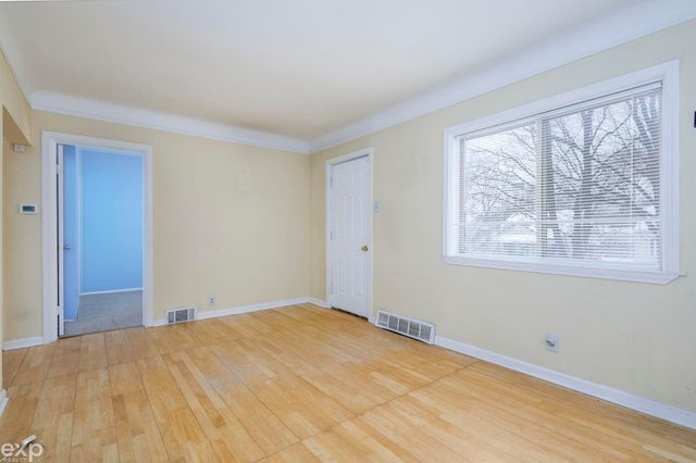 635 E Tennyson Avenue, Pontiac, MI 48340