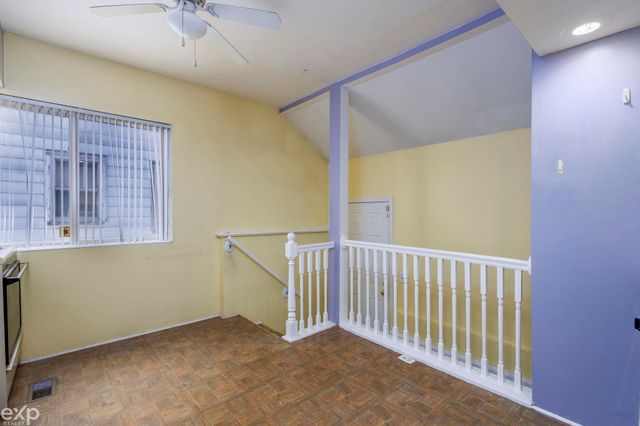 635 E Tennyson Avenue, Pontiac, MI 48340