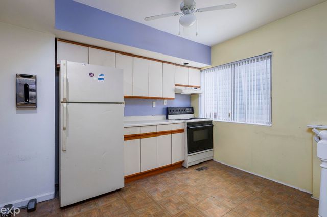 635 E Tennyson Avenue, Pontiac, MI 48340