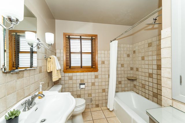 1630 3rd Avenue NE, Rochester, MN 55906