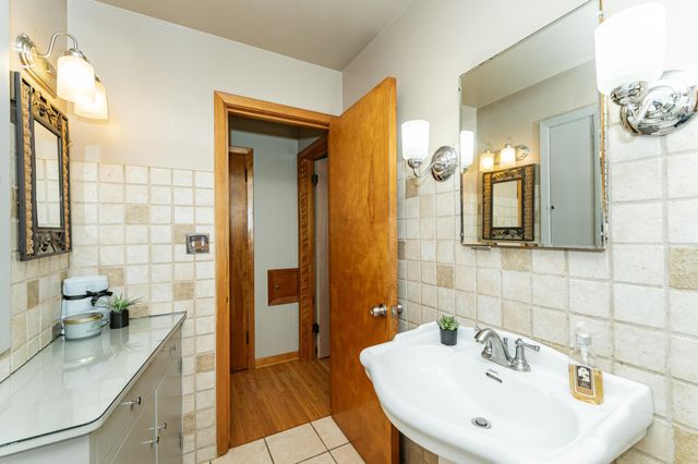 1630 3rd Avenue NE, Rochester, MN 55906