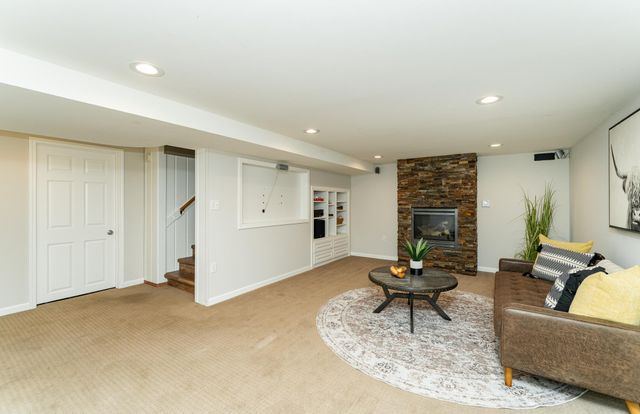 1630 3rd Avenue NE, Rochester, MN 55906