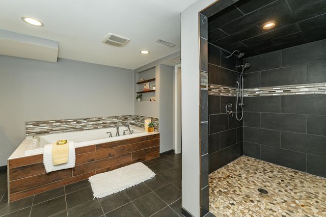 1630 3rd Avenue NE, Rochester, MN 55906