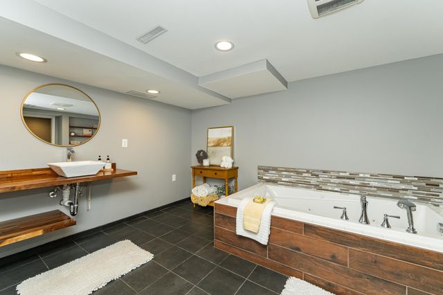 1630 3rd Avenue NE, Rochester, MN 55906