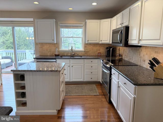 2357 AUTUMNWOOD DR, State College, PA 16801