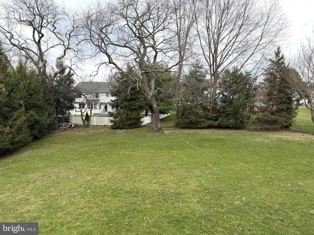 2357 AUTUMNWOOD DR, State College, PA 16801