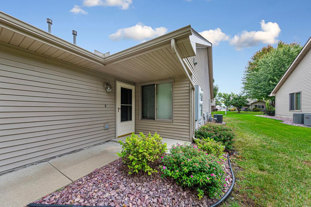 153 S Elm Street, Belle Plaine, MN 56011 — photo 2