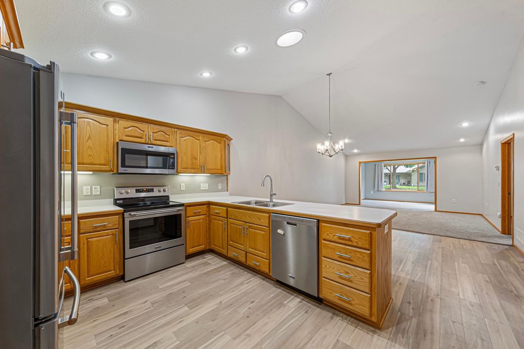 153 S Elm Street, Belle Plaine, MN 56011 — photo 4