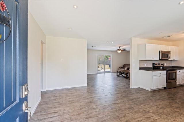 3231 W Meadow Lane, Dickinson, TX 77539