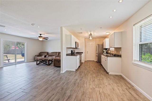 3231 W Meadow Lane, Dickinson, TX 77539