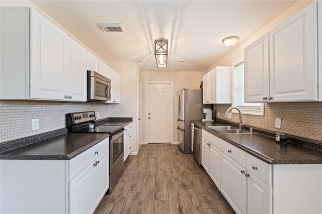 3231 W Meadow Lane, Dickinson, TX 77539