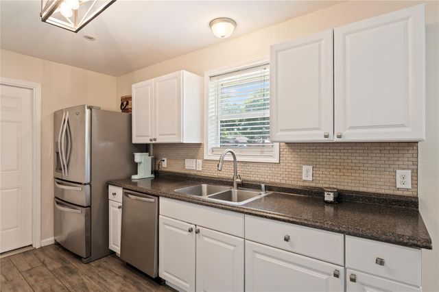 3231 W Meadow Lane, Dickinson, TX 77539