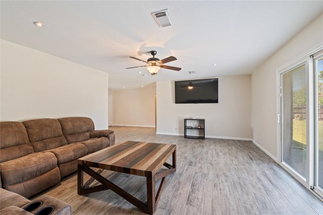 3231 W Meadow Lane, Dickinson, TX 77539